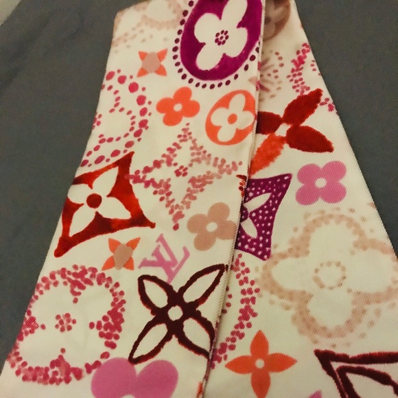 *SOLD* 100%AUTHENTIC Louis Vuitton silk bandeau - Picture 2 of 5